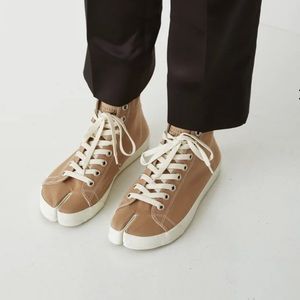 Maison Margiela High Top Tabi Sneaket Beige US7 EU37